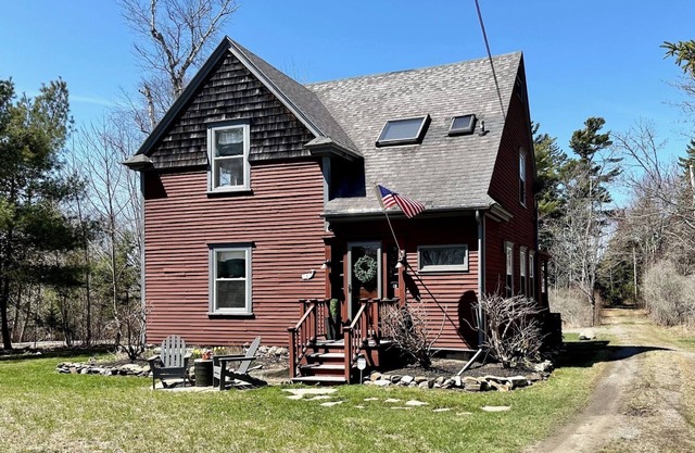 Coastal Charm Awaits at This Orr’s Island Retreat !