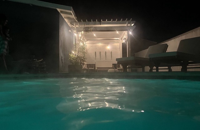 Coastal Chill: Heated Pool, Spa, and Chef's Kitchen!