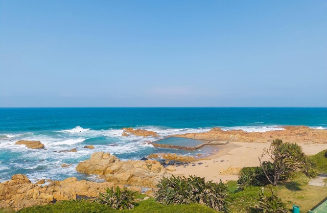 Coastal Comfort | Balcony | Pool | Sea Views
