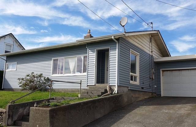 Coastal Cottage, Less than a Block to the Beach, Crescent City, CA