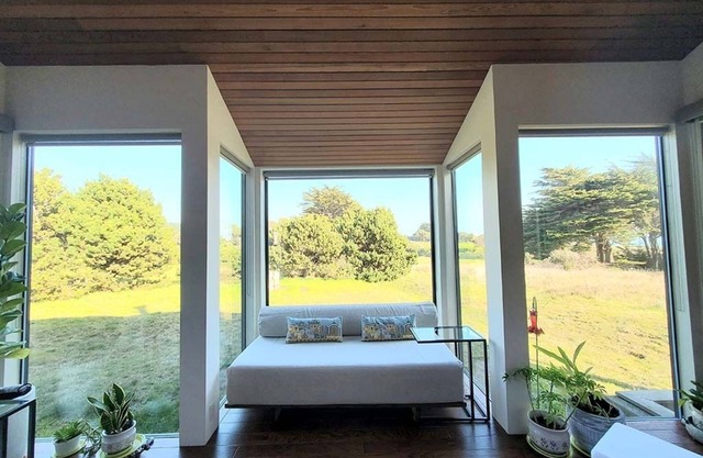 Coastal Elegance & Modern Retreat w/Hot tub and Bluff-trail access