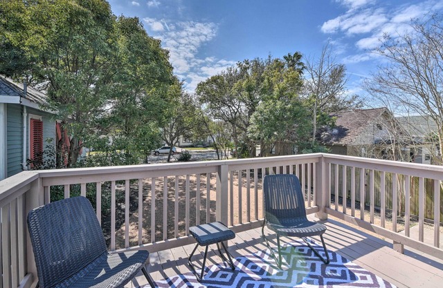 Coastal Galveston Retreat < 1 Mi to Beaches!