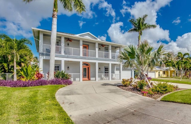 Coastal Heaven: Huge Lanai-Heated Pool-Canal w Private Dock-River Views