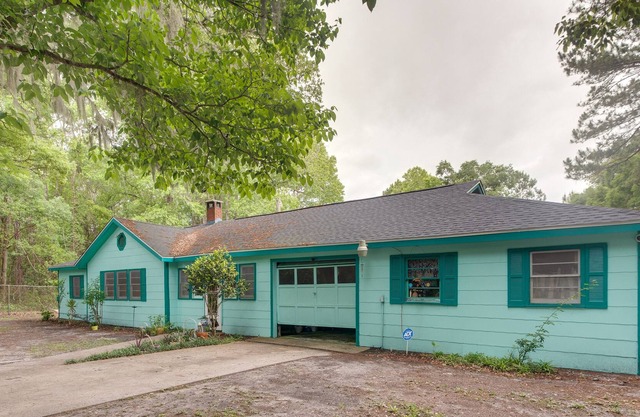 Coastal Home w/ Fire Pit, 2 Mi to Dtwn Darien