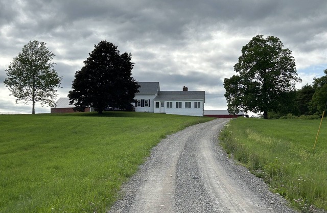 Coastal Maine Cozy Farmhouse for Family Vacations & Wedding Ceremonies