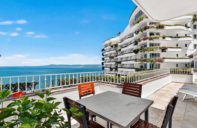 Coastal retreat condo with resort-style pool, hot tub & oceanfront terrace