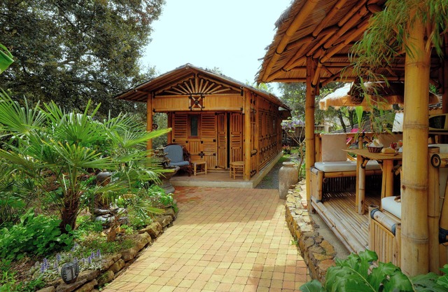 Coco Banane , Maison de Bali en Bambou, Insolite Dans un Jardin Exotique 2 per