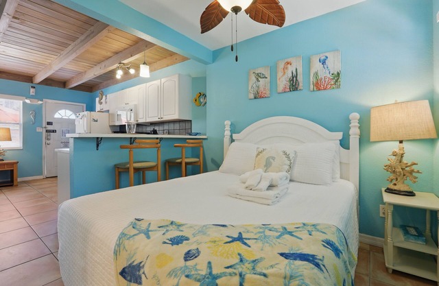 Coco Sands - Studio 3, One Block walk to the Atlantic Ocean!