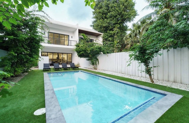 Coconut Grove Villa, Private Pool, Grill, Outdoor Living, King Bed