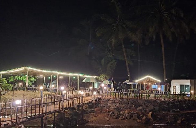Coconut Tree Cafe main Beach