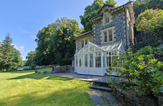 Coed Y Celyn Lodge - Four Bedroom House, Sleeps 8