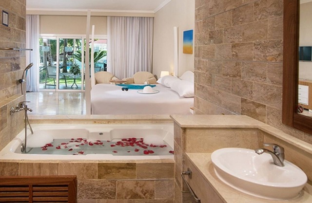 COFRESI PALM BEACH & SPA RESORT - PUERTO PLATA, SYNAGOGUE ON PROPERTY