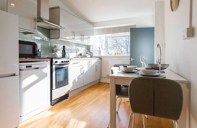 Cohost Partners Charming 2BR in Brynmill Free Parking