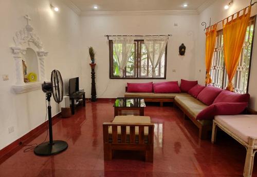 Colas Villa