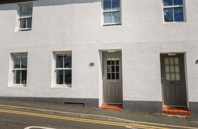 COLDSTREAM COTTAGE, family friendly, with a garden in Coldstream