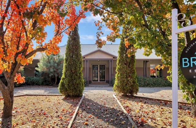 Collins Retreat - 4 Bedroom home with Pool