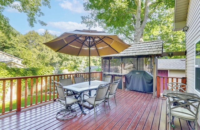 Coloma Retreat w/Fire Pit, Walk to Beaches!