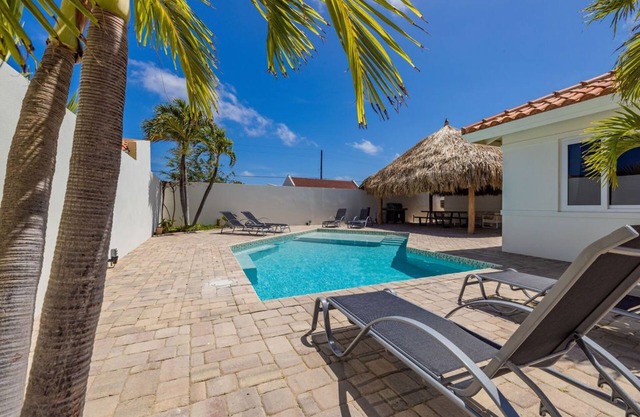 Colonial Modern Villa Sleep 14-Pool, Palapa, Court