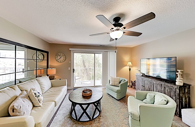 Colony II at Oyster Bay Condo | Pool, Gym, Grill Areas & Hot Tub