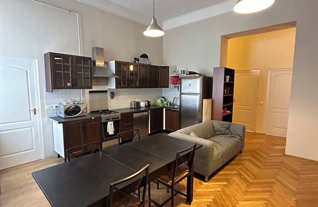 Colton Csengery Deluxe Apartment