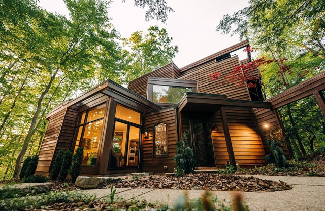 Columbus l 6 Acres with Luxury l Nature Play | Chef’s Kitchen