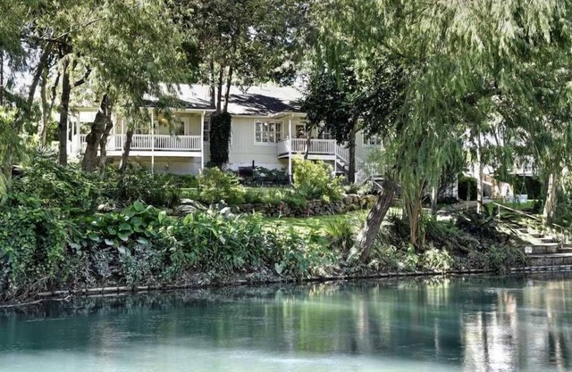 Comal River access - Cozy 2BR Hideaway Just Minutes from Gruene & Downtown!
