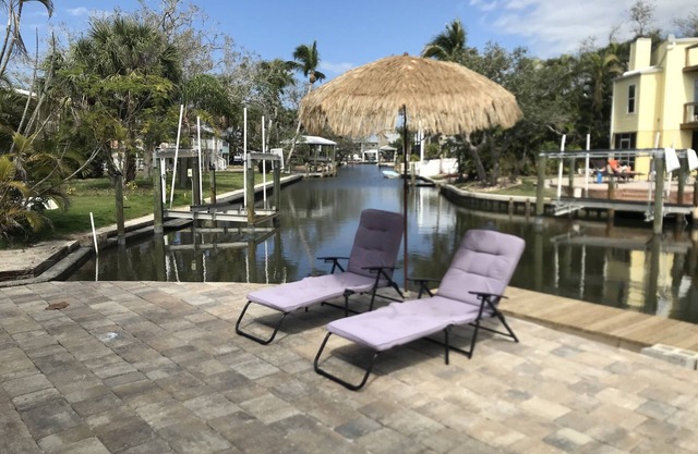 Come and enjoy the beach, canal and the whole island life!