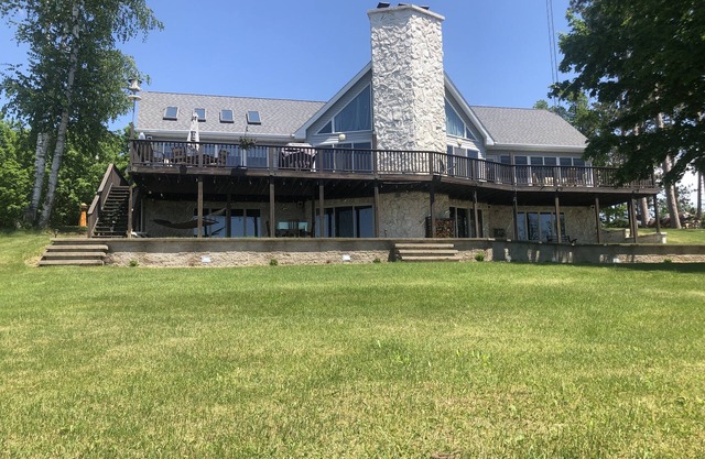 Come and relax at the Lake House!