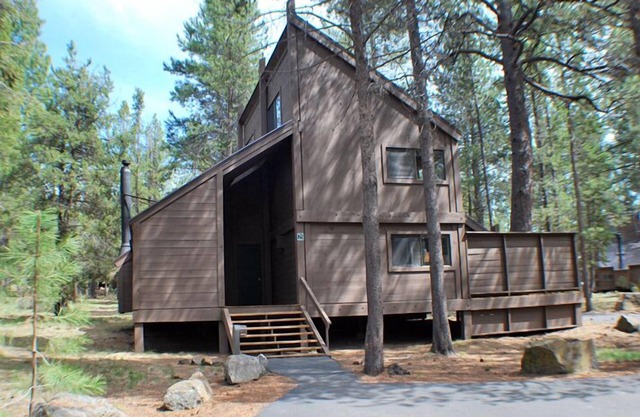 Come Enjoy This Cabin In The Woods, Hot Tub & Pet Friendly, 8 SHARC PASSES!