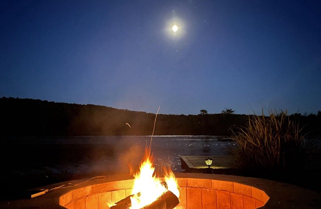 Come Escape to the Water’s Edge Hideaway!