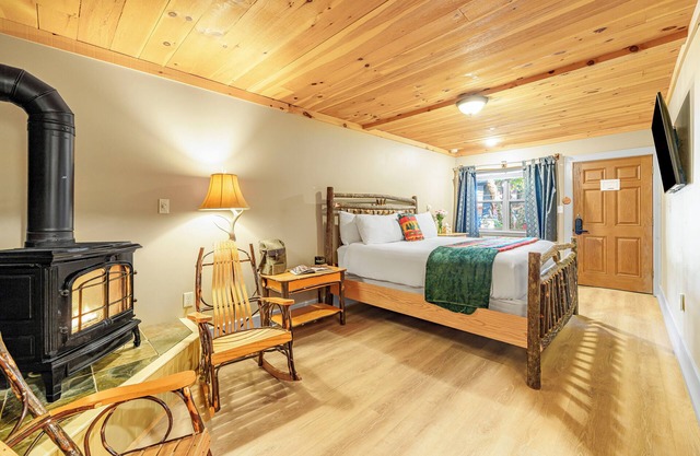 Come stay at Alpine Lodge for amazing views!