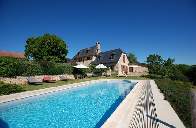 Comfortable Périgourdine house, weekly rental, swimming pool and sauna