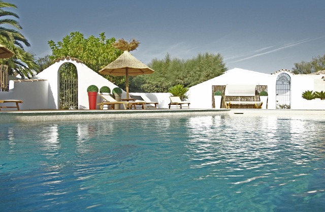Comfortable air-conditioned caravan with swimming pool in Les Saintes Maries de la Mer