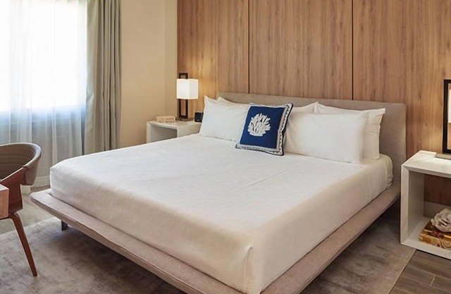 Comfort and Convenience! Pets Allowed, Outdoor Pool, Near Beach