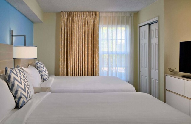 Comfort and Convenience! 3 Serene Units! Pets Allowed, FREE Parking!
