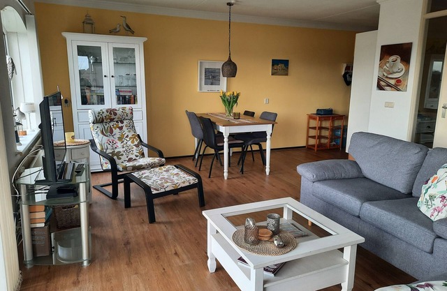 Comfort apartment with terrace, directly behind the dunes, only 7 minutes to the beach