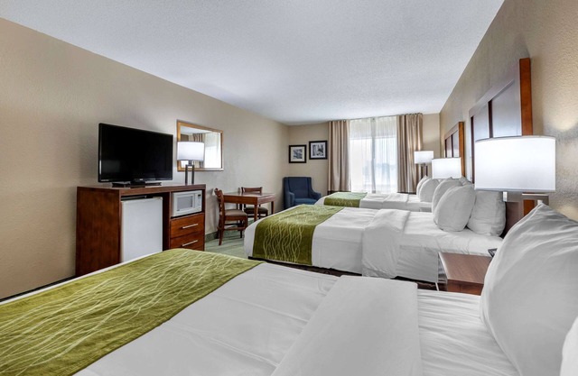 Comfort Inn Muscatine near Hwy 61