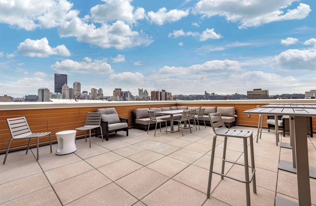 Comfort Inn & Suites Pittsburgh-Northshore