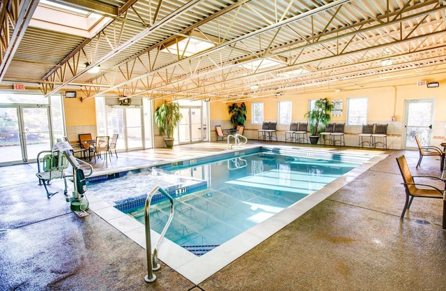 Comfort Inn & Suites Triadelphia - Wheeling