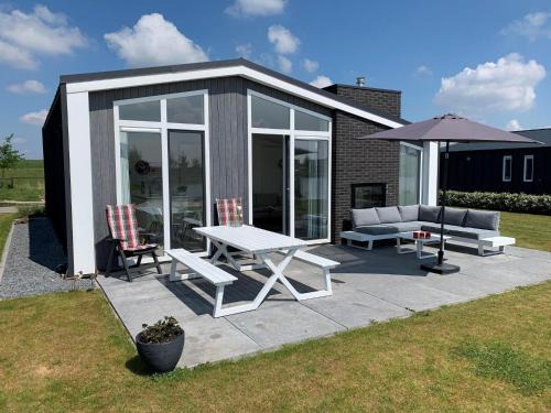 Comfortabel en modern ingericht huis met uitzicht op het meer 46