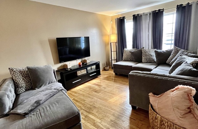 Comfortable 2 bedroom house near Great Lakes Navy Base ideal for families