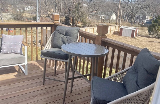 Comfortable 3 Bedroom near Martin City