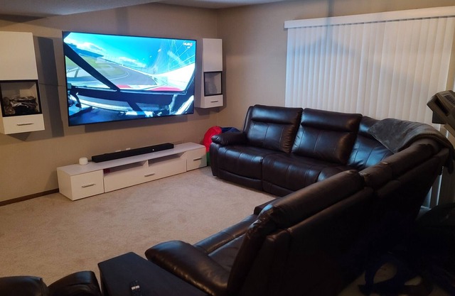 Comfortable 4-Bedroom Home Close to Everthing