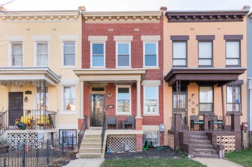 Comfortable 4 Bedroom Home with City View Near Capitol Hill Washington DC