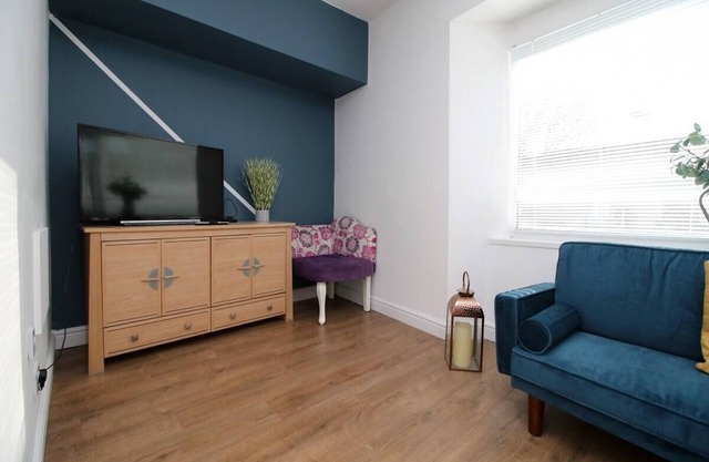 Comfortable 5-Bedroom Home free parking