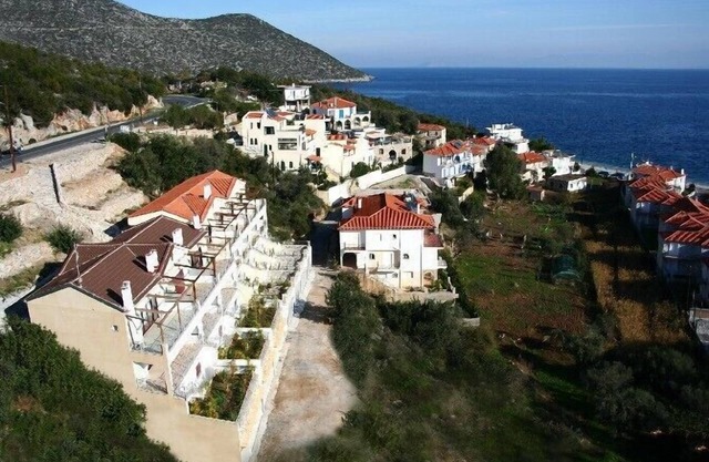 Comfortable and ideally located on the sea, 20 minutes from Leonidion,