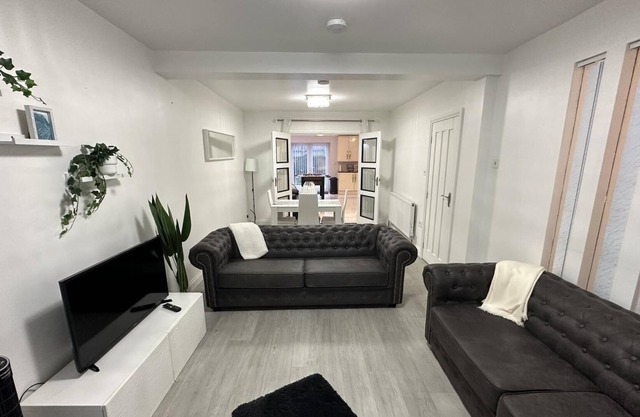 Comfortable and Stylish 3BD House in Luton
