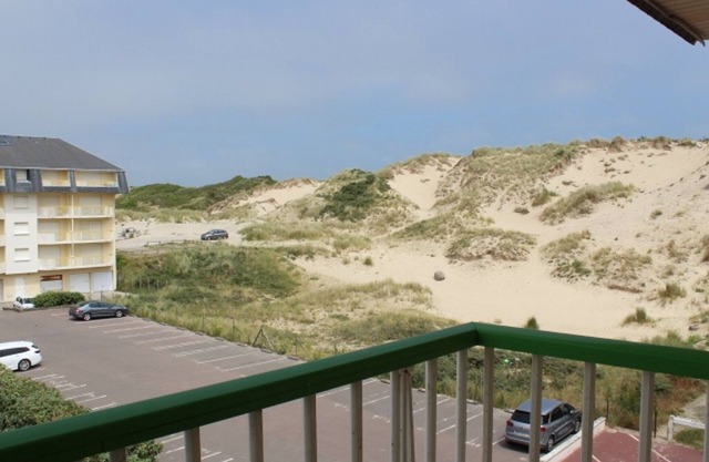 Comfortable apartment near the beach with private parking