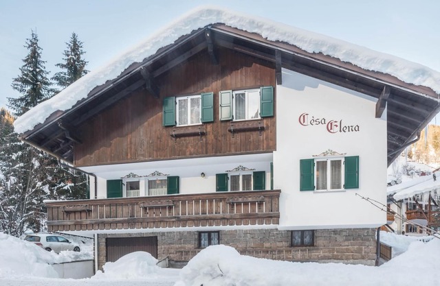 Comfortable Apartment “Casa Elena 2” with Mountain View, Garden & Wi-Fi; Parking Available