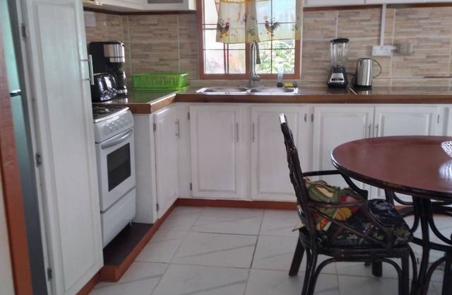 Comfortable apartment close to Tyrell Bay Marina